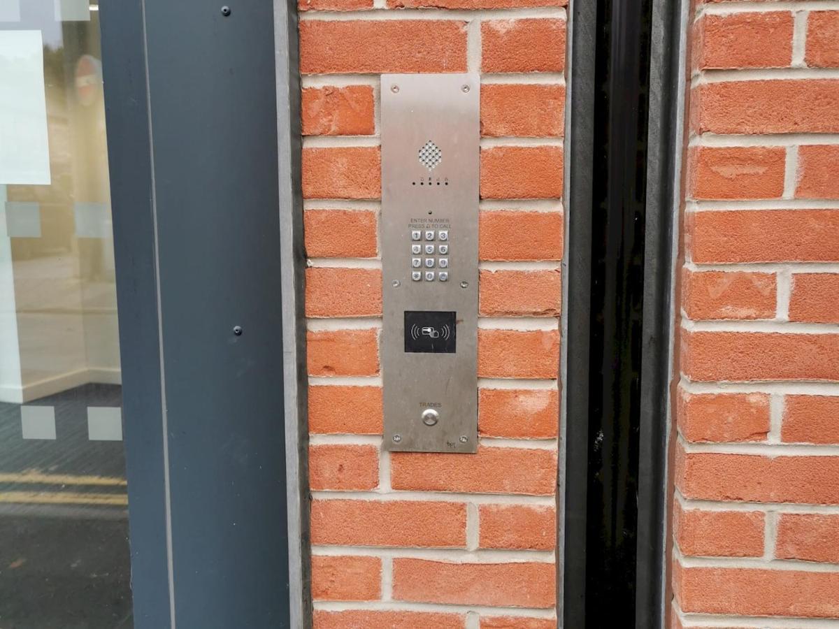 Pass The Keys Cosy High Street Studio With Free Parking Apartment Lincoln Exterior photo